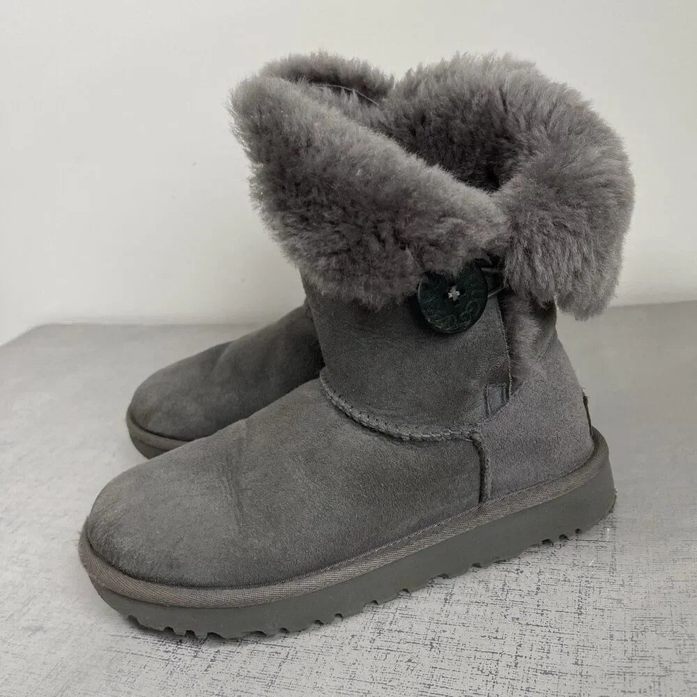 Ugg Bailey Button II Gray Sheepskin Shearling Lining‎ Boots Girls Youth 5